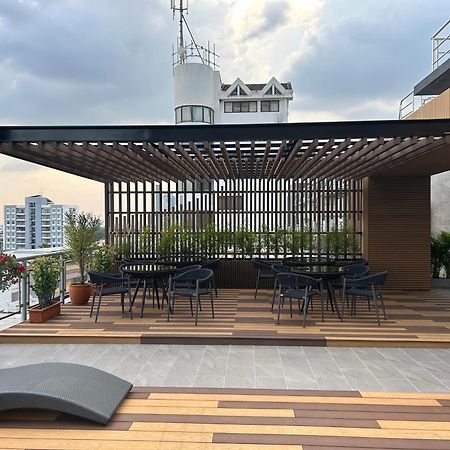 Best Western Click Sathorn 11 Banguecoque Exterior foto