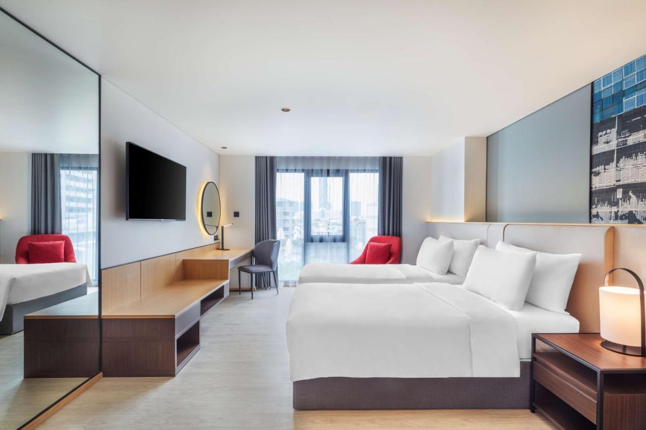 Best Western Click Sathorn 11 Banguecoque Exterior foto