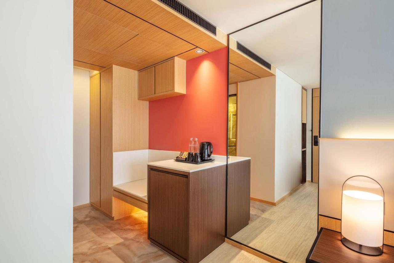 Best Western Click Sathorn 11 Banguecoque Exterior foto