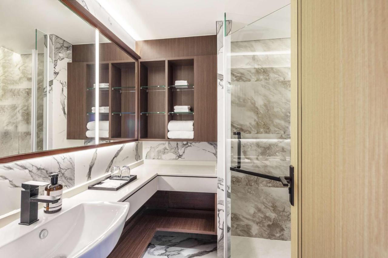 Best Western Click Sathorn 11 Banguecoque Exterior foto