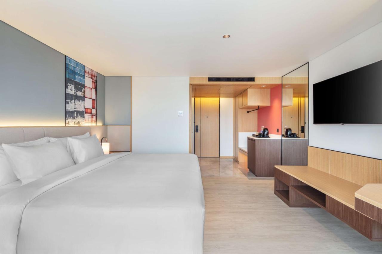 Best Western Click Sathorn 11 Banguecoque Exterior foto