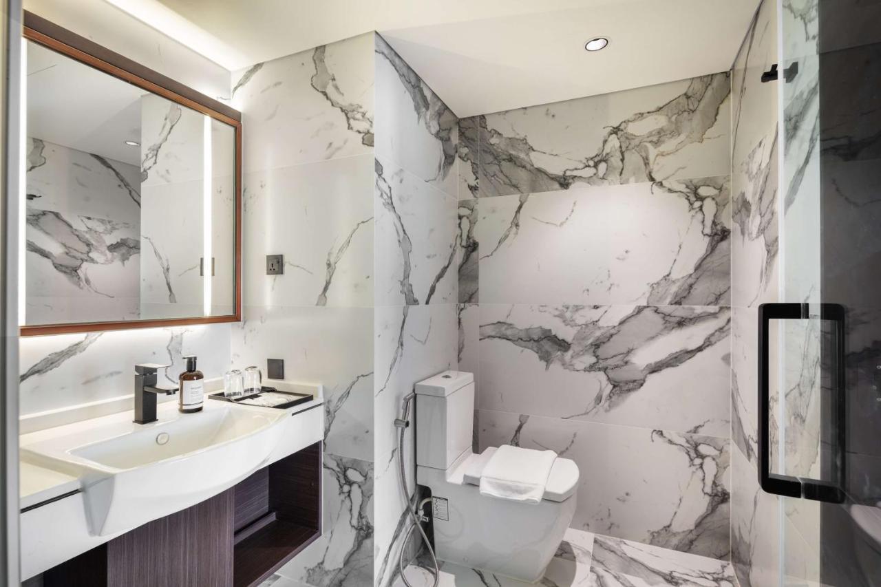 Best Western Click Sathorn 11 Banguecoque Exterior foto