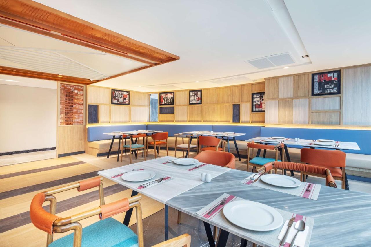 Best Western Click Sathorn 11 Banguecoque Exterior foto