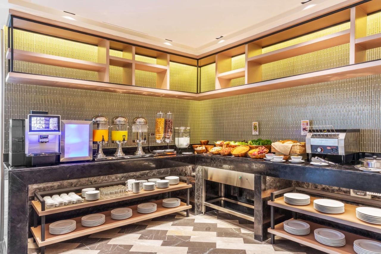 Best Western Click Sathorn 11 Banguecoque Exterior foto