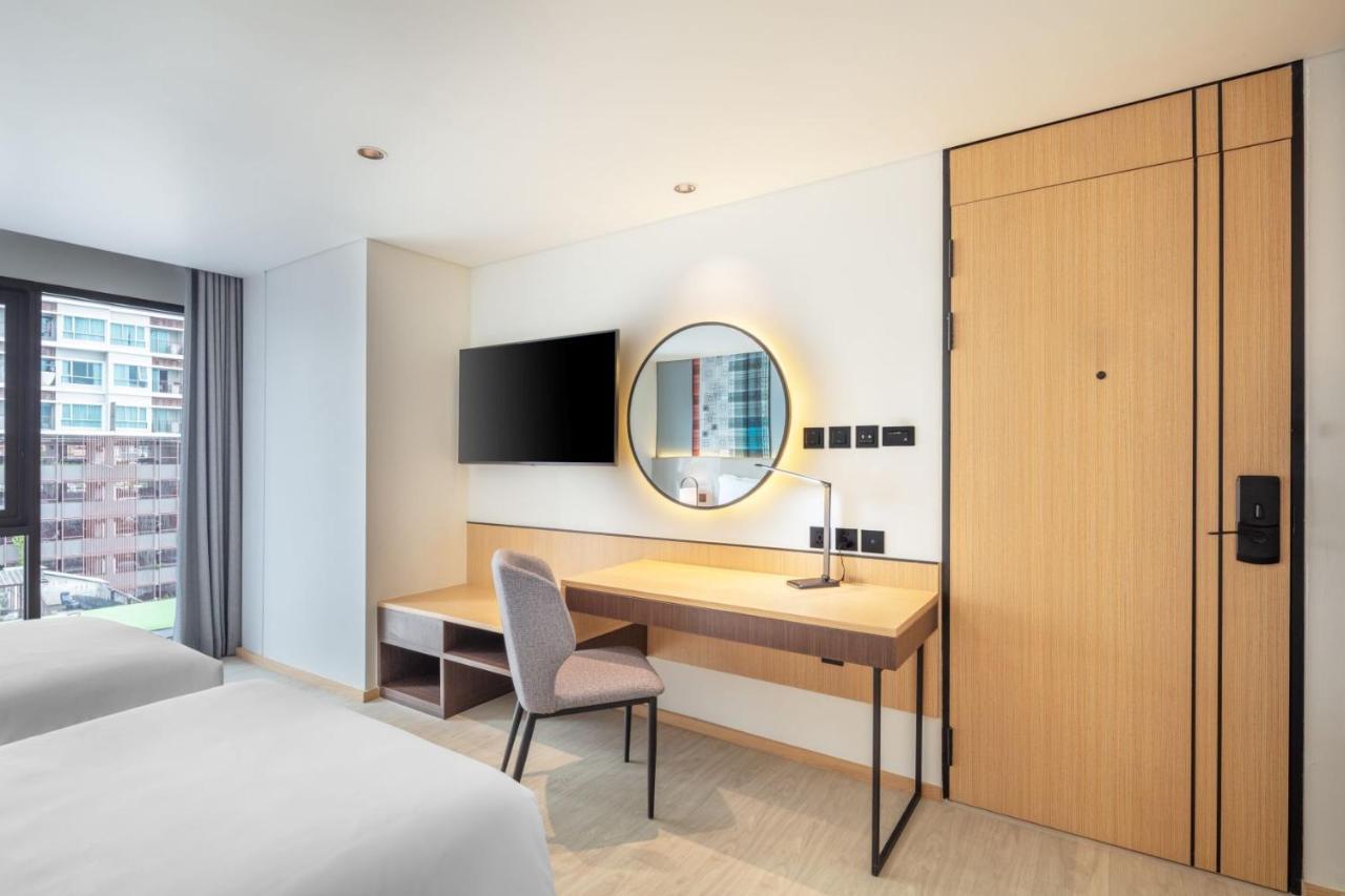 Best Western Click Sathorn 11 Banguecoque Exterior foto