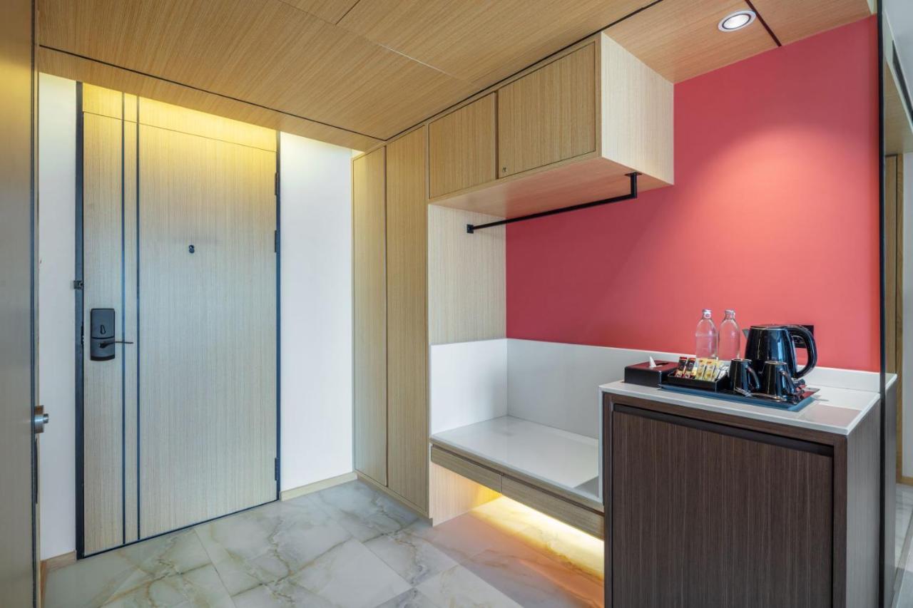 Best Western Click Sathorn 11 Banguecoque Exterior foto