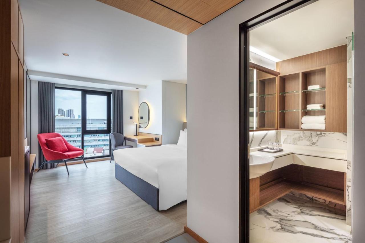 Best Western Click Sathorn 11 Banguecoque Exterior foto