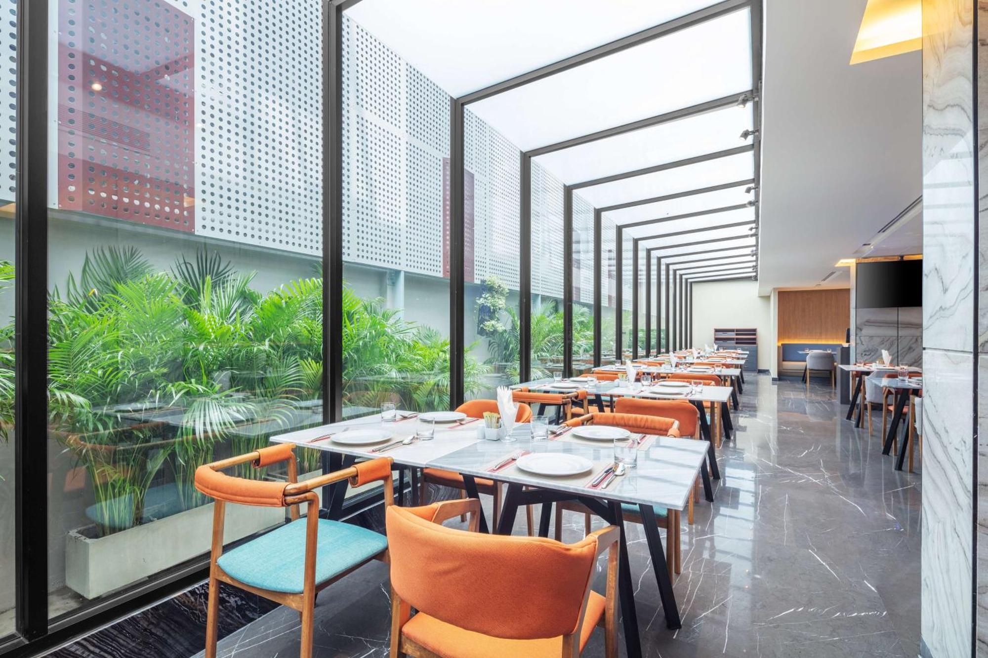 Best Western Click Sathorn 11 Banguecoque Exterior foto