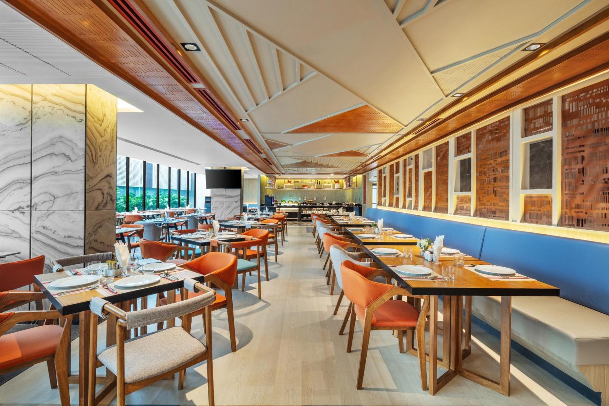 Best Western Click Sathorn 11 Banguecoque Exterior foto