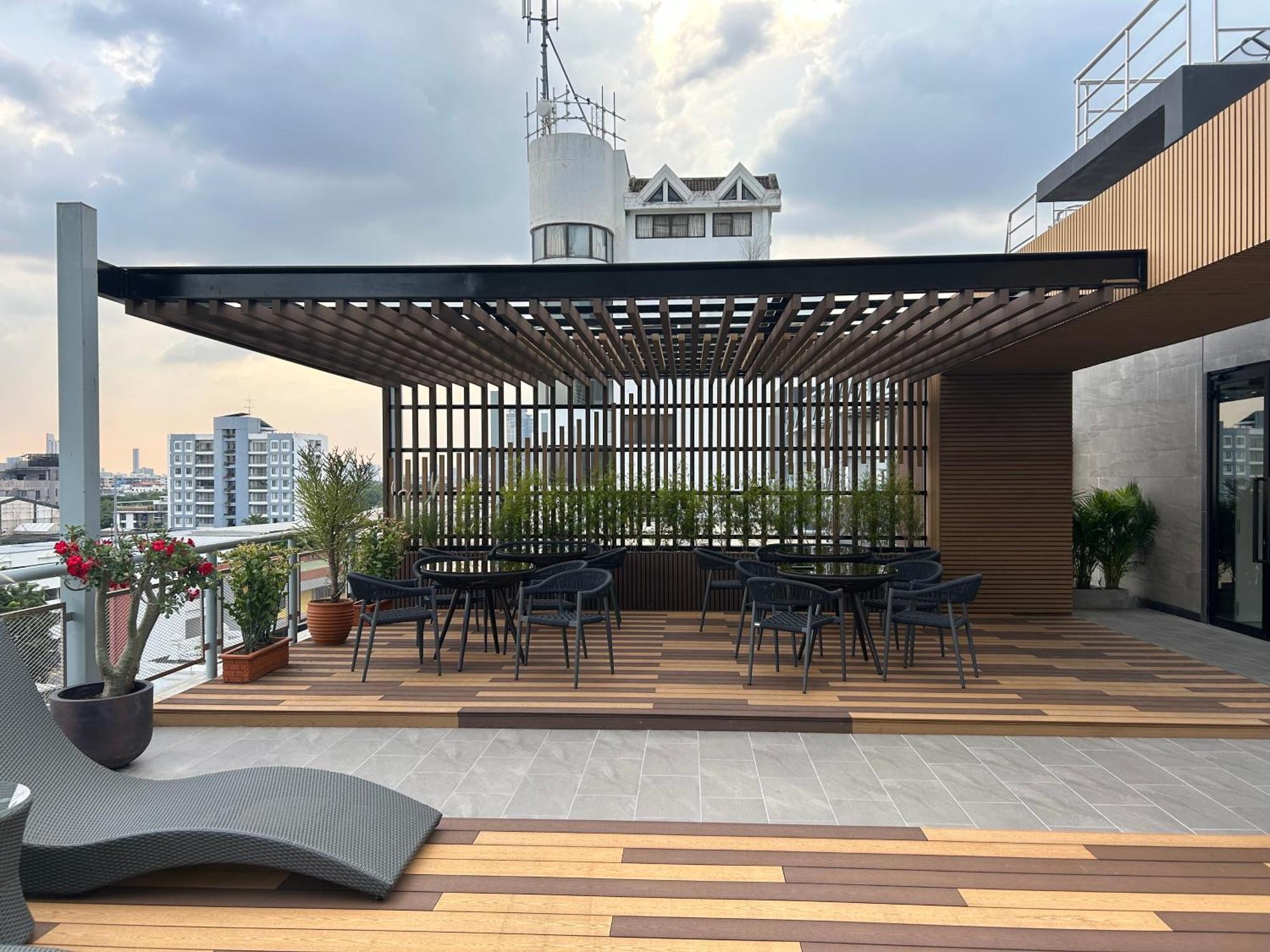 Best Western Click Sathorn 11 Banguecoque Exterior foto
