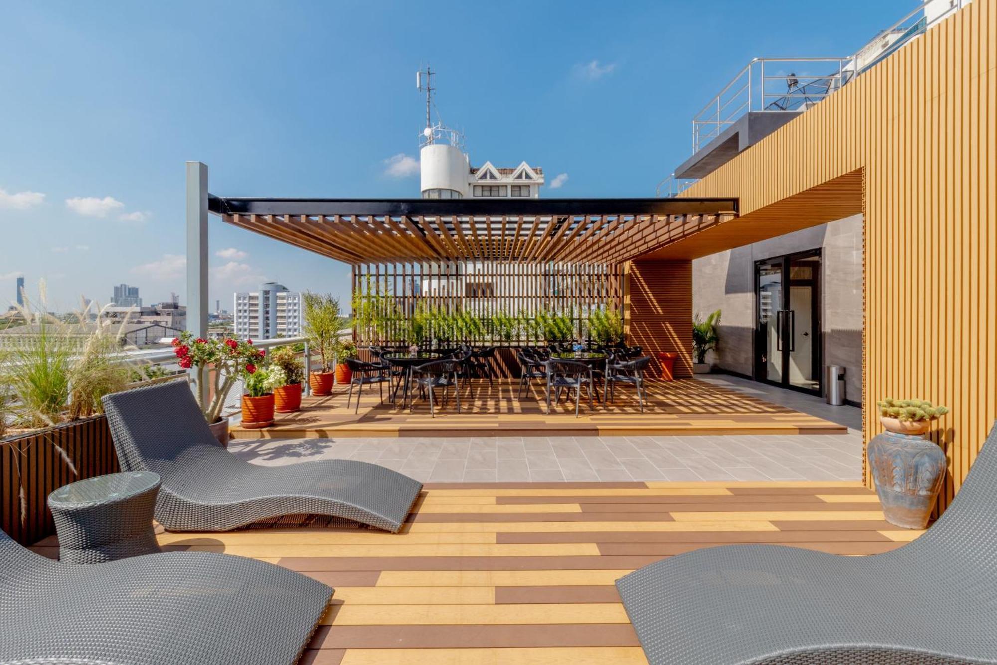 Best Western Click Sathorn 11 Banguecoque Exterior foto
